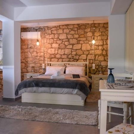 Willa Coastal Stone Hideaway With Stunning Scenery Kitriaí Zewnętrze zdjęcie