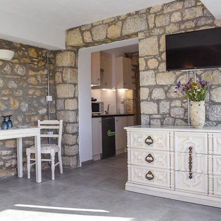 Willa Coastal Stone Hideaway With Stunning Scenery Kitriaí Zewnętrze zdjęcie