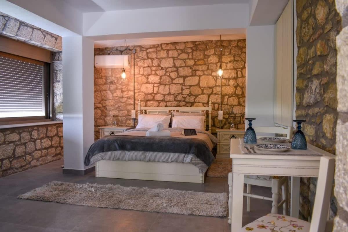 Willa Coastal Stone Hideaway With Stunning Scenery Kitriaí Zewnętrze zdjęcie
