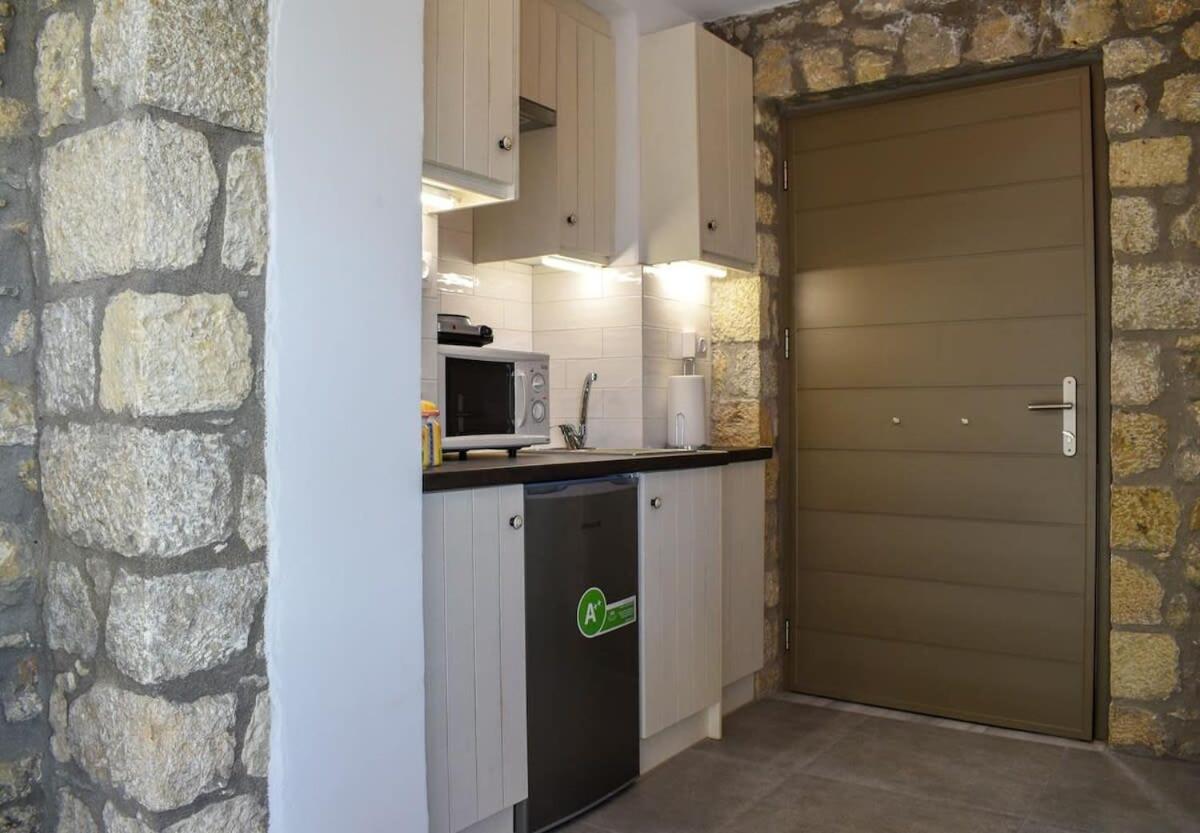 Willa Coastal Stone Hideaway With Stunning Scenery Kitriaí Zewnętrze zdjęcie