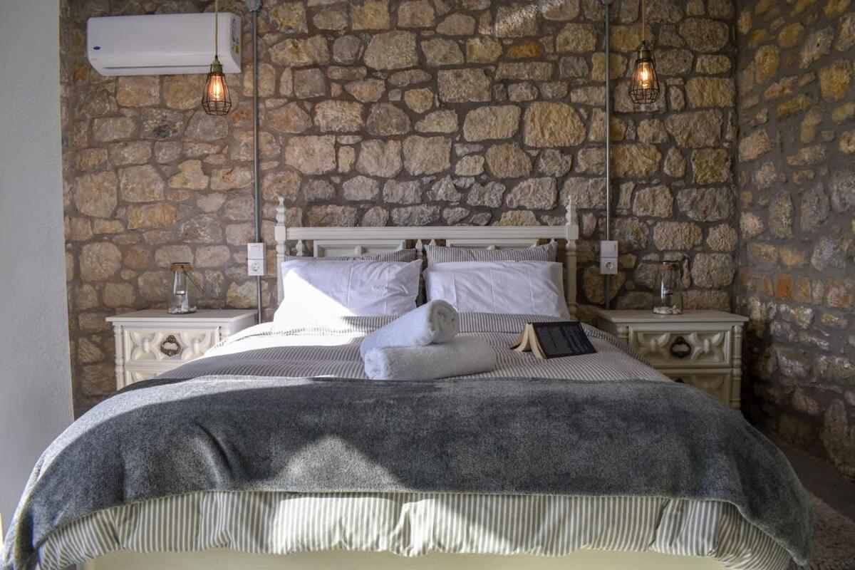 Willa Coastal Stone Hideaway With Stunning Scenery Kitriaí Zewnętrze zdjęcie