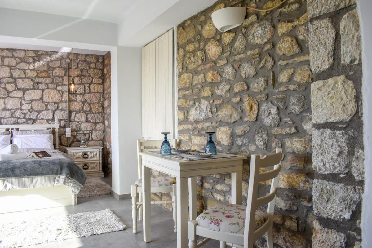 Willa Coastal Stone Hideaway With Stunning Scenery Kitriaí Zewnętrze zdjęcie