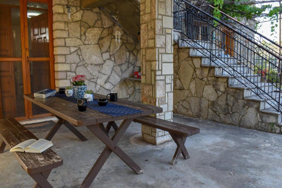Willa Coastal Stone Hideaway With Stunning Scenery Kitriaí Zewnętrze zdjęcie