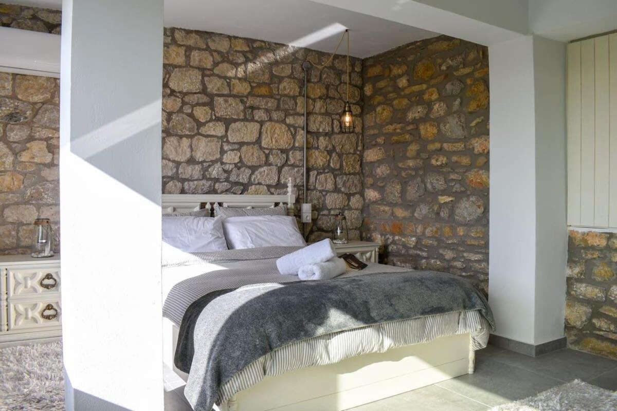 Willa Coastal Stone Hideaway With Stunning Scenery Kitriaí Zewnętrze zdjęcie